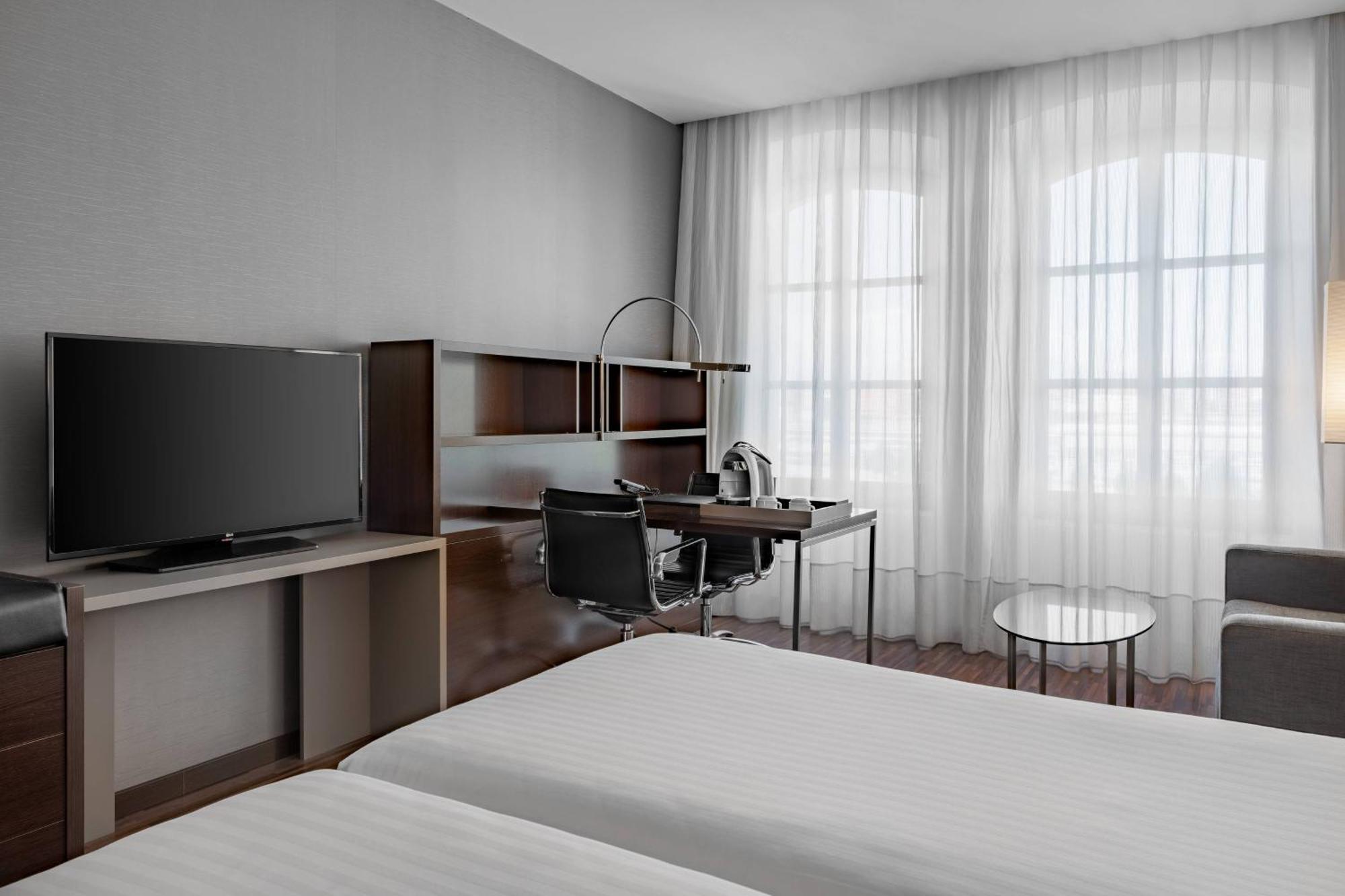 Ac Hotel Torino By Marriott Екстер'єр фото